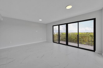 840 NE 130th St in North Miami, FL - Foto de edificio - Building Photo