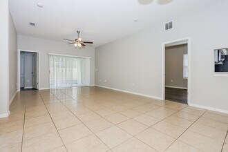 7006 Monarch Park Dr in Apollo Beach, FL - Building Photo - Building Photo