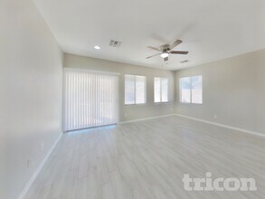 819 W Dana Dr in San Tan Valley, AZ - Foto de edificio - Building Photo