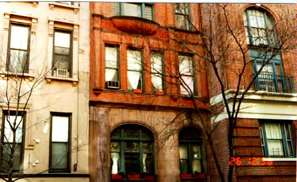 136 W 71st St in New York, NY - Building Photo - Building Photo