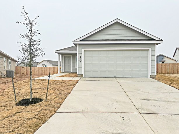 219 Sosie St in Marion, TX - Building Photo