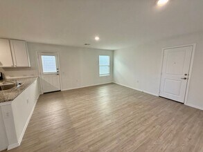 4443 Glades Wy in San Antonio, TX - Building Photo - Building Photo