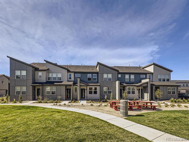 18750 E 66th Pl in Denver, CO - Foto de edificio