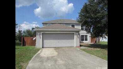 24566 SW 11th Rd in Newberry, FL - Foto de edificio - Building Photo