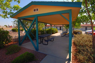 Montana Senior Village I & II in Las Cruces, NM - Foto de edificio - Building Photo