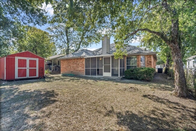321 Meadow Park Dr in Fort Worth, TX - Building Photo - Building Photo