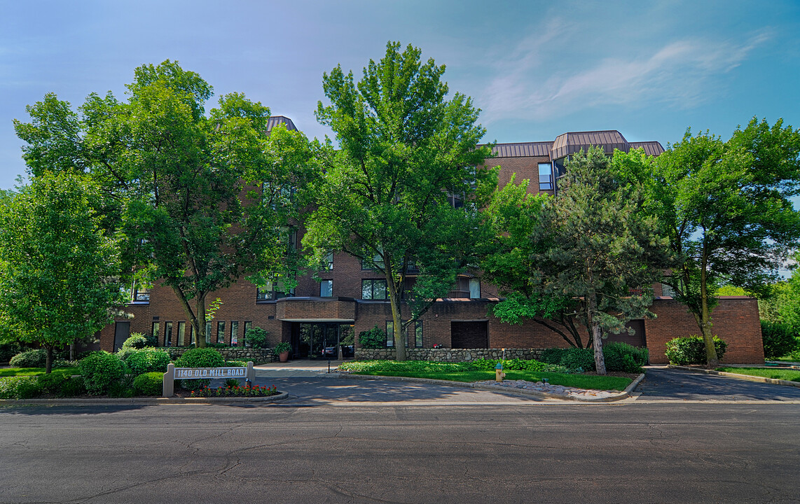 1140 Old Mill Rd in Hinsdale, IL - Foto de edificio