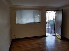 2214 Montana Ave, Unit 3 in El Paso, TX - Foto de edificio - Building Photo