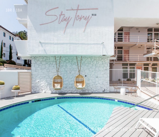 6871 Franklin Ave in Los Angeles, CA - Building Photo - Building Photo