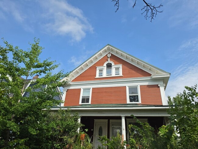 3251 Portland Ave, Unit Portland Hooze 2