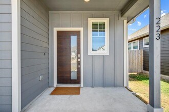 223 Garner Dr in Kyle, TX - Building Photo - Building Photo