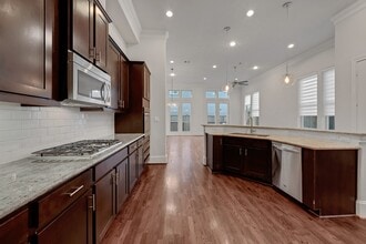 5731 Kiam St in Houston, TX - Building Photo - Building Photo