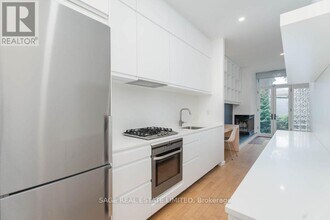 34 Claremont St in Toronto, ON - Building Photo - Building Photo