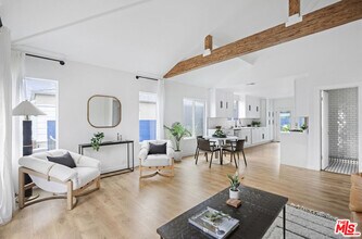 2815 S Holt Ave in Los Angeles, CA - Building Photo - Building Photo