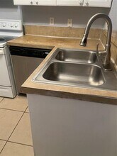 2225 Laura Ln in West Palm Beach, FL - Building Photo - Building Photo