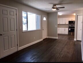 17704-17736 NE Glisan St in Portland, OR - Building Photo - Building Photo