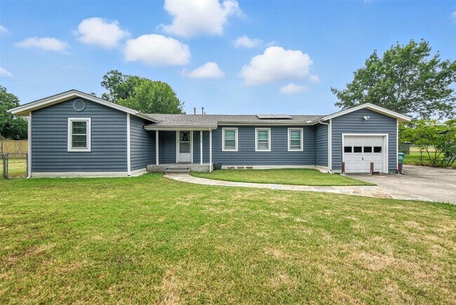 2020 Audra Ln, Unit 2-M in Denton, TX - Building Photo - Building Photo