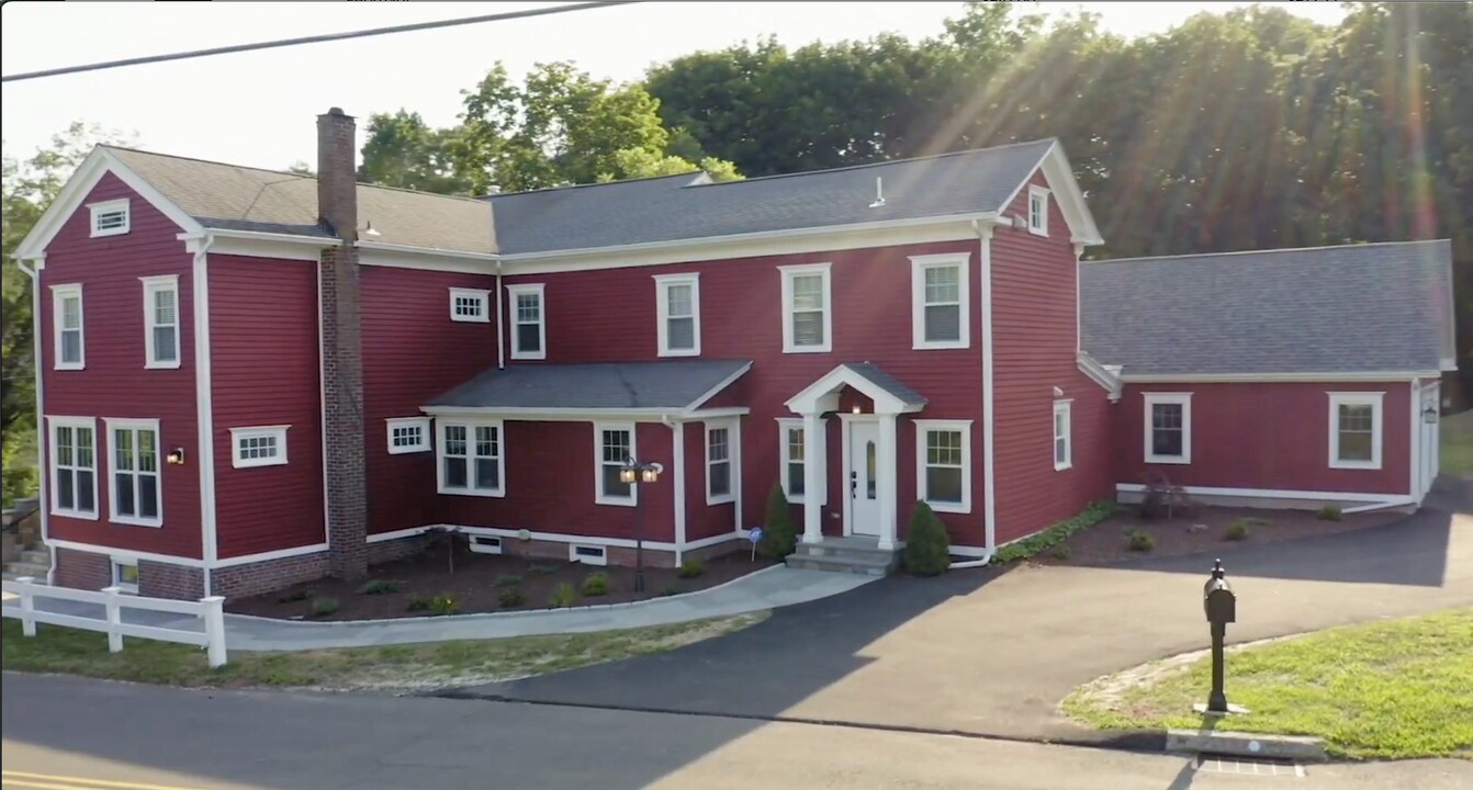 2222 Ridge Rd in North Haven, CT - Building Photo
