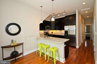 1135 6th St NW, Unit 2 in Washington, DC - Building Photo - Building Photo