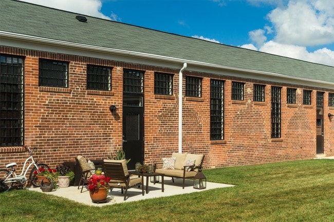 Liberty Crest Apartments in Lorton, VA - Foto de edificio - Building Photo