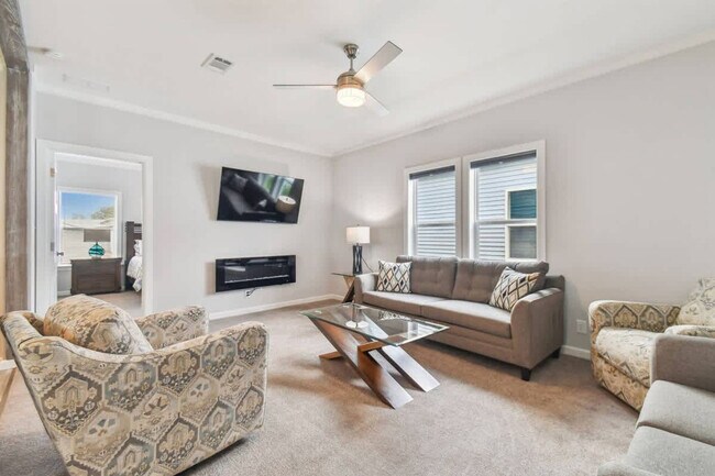 10043 Collingwood Ave in Dade City, FL - Building Photo - Building Photo