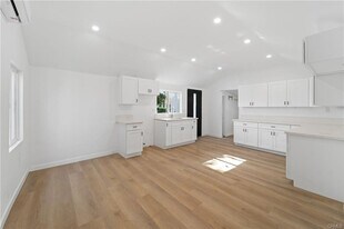 8510 Wilbur Ave in Los Angeles, CA - Building Photo