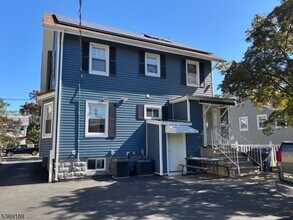 220 S Washington Ave in Dunellen, NJ - Building Photo - Building Photo