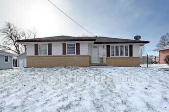 3300 Bel Aire Rd in Des Moines, IA - Building Photo - Building Photo