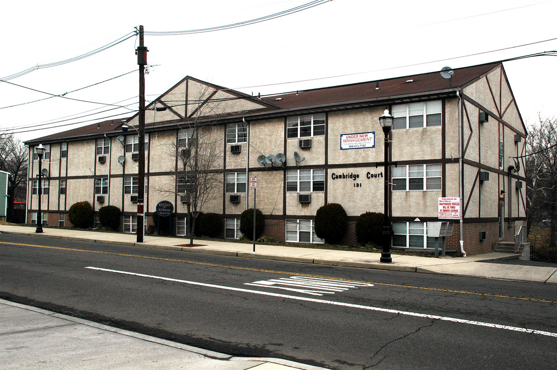 Cambridge Court in Rahway, NJ - Building Photo