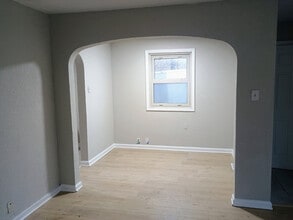 2010 E Laurel St in Springfield, IL - Foto de edificio - Building Photo