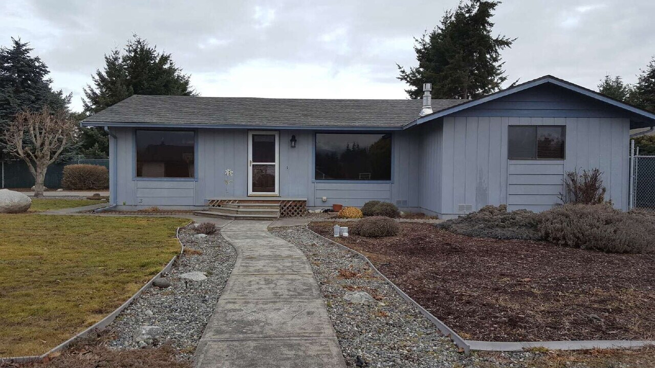 10 Nicole Pl in Sequim, WA - Building Photo