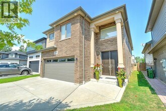 2976 McRobbie Cres in Windsor, ON - Building Photo - Building Photo