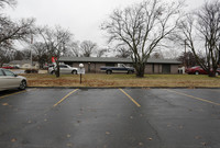 Highland Hills South Apartments in Topeka, KS - Foto de edificio - Building Photo