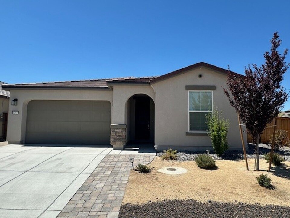6251 Bucking Horse Dr in Sparks, NV - Building Photo
