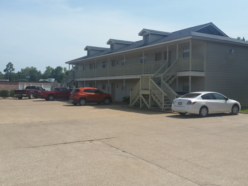 1976 Quality Blvd in Huntsville, TX - Foto de edificio
