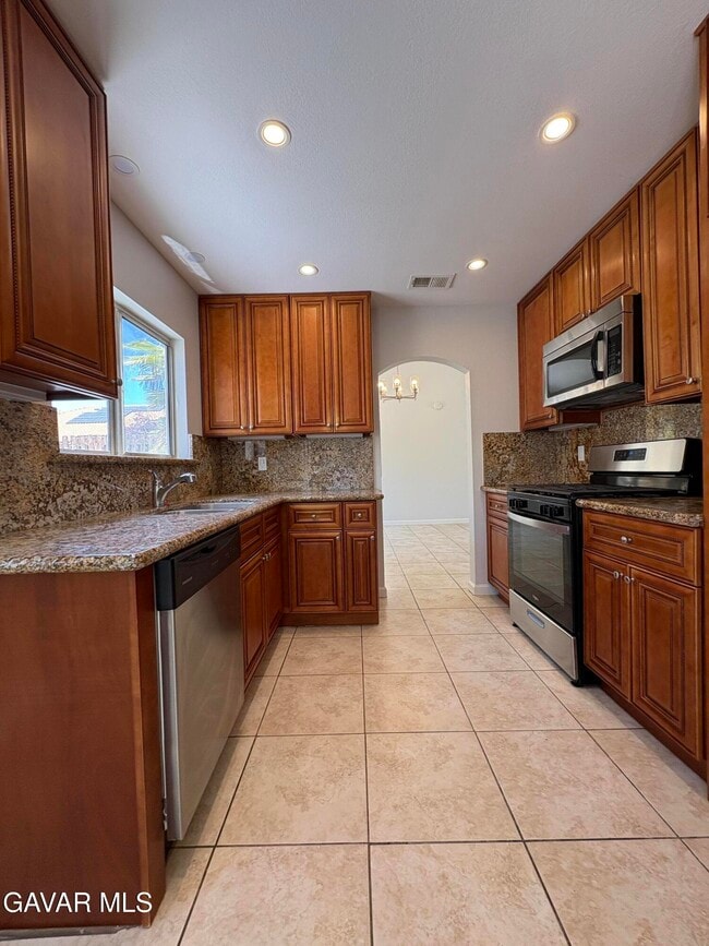 338 Mesa Verde Ave in Palmdale, CA - Building Photo - Building Photo