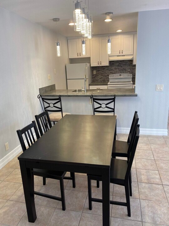8324 Regents Rd, Unit 1P in San Diego, CA - Building Photo