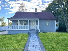 15 Larchwood Ave in West Long Branch, NJ - Building Photo