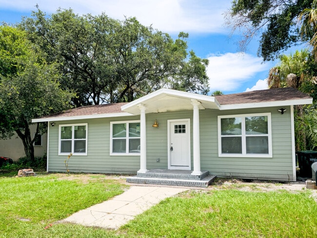 property at 701 W Plaza Pl