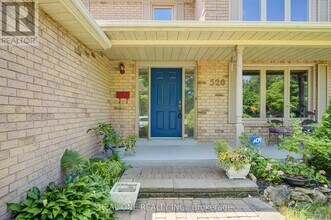 520 Blenheim Cres in Oakville, ON - Building Photo - Building Photo