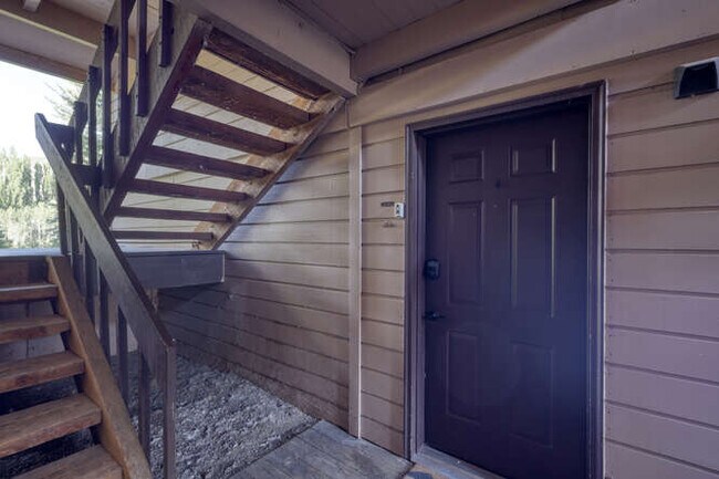 1061 W Beaver Creek Blvd in Avon, CO - Building Photo - Building Photo