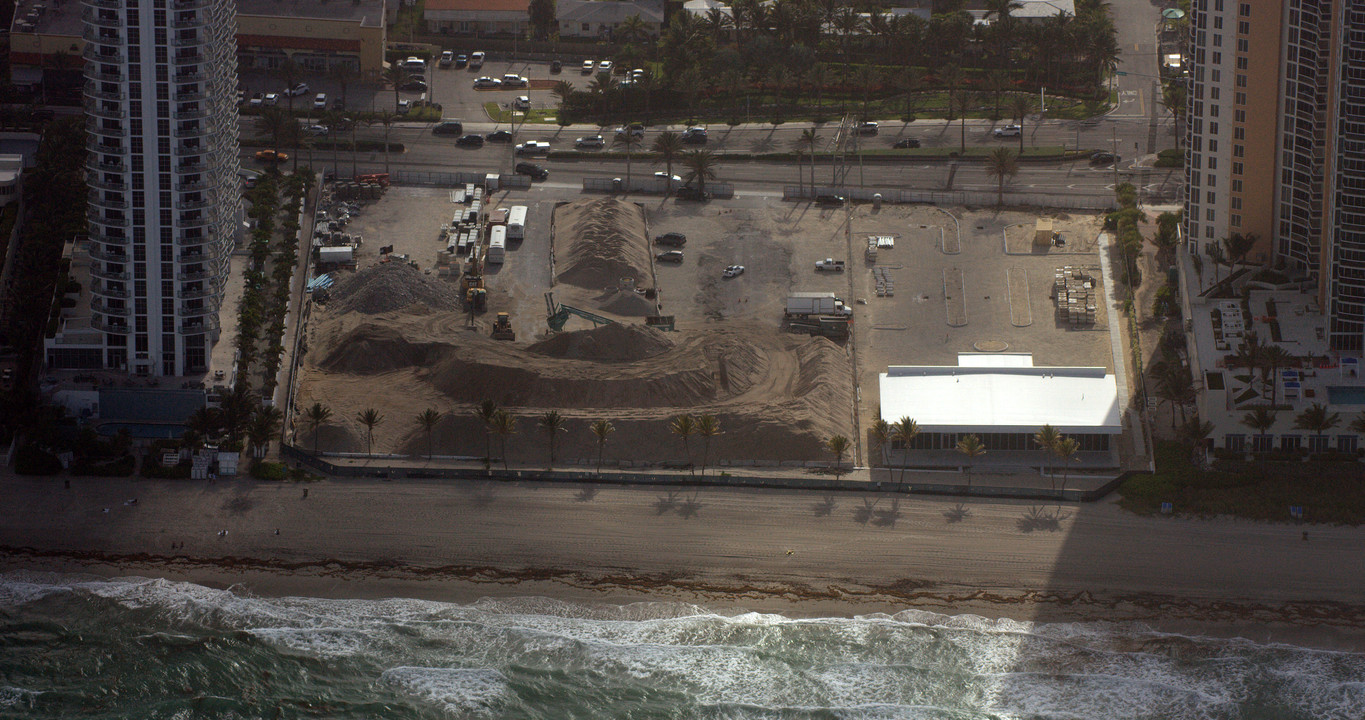 Varadero Residential in Sunny Isles Beach, FL - Foto de edificio