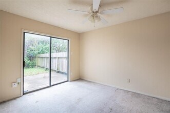 10021 Emerald Creek Dr in Houston, TX - Building Photo - Building Photo