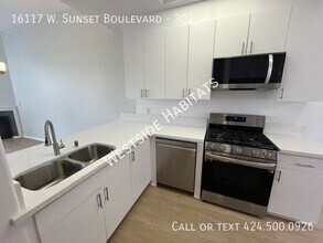 16117 W Sunset Blvd in Los Angeles, CA - Building Photo - Building Photo
