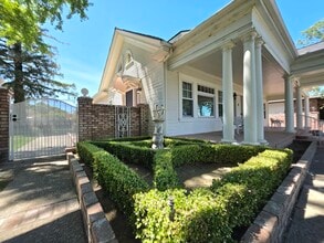 135 N Lincoln Ave in Manteca, CA - Foto de edificio - Building Photo