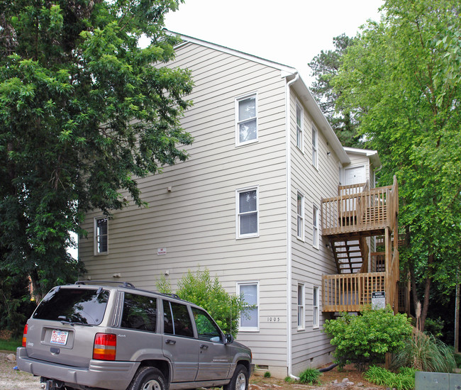 Carlton Apartments in Raleigh, NC - Building Photo - Building Photo