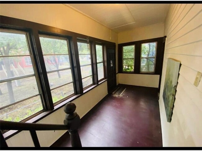 property at 616 S 19th Ave