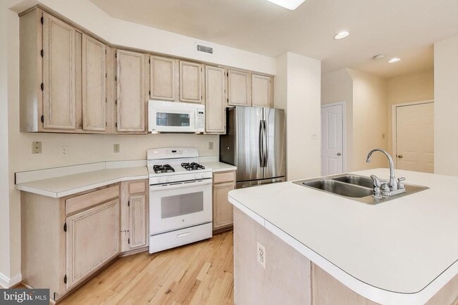 11151 Yellow Leaf Way in Germantown, MD - Building Photo - Building Photo