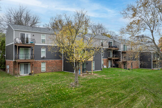 Campus View in Highland Heights, KY - Foto de edificio - Building Photo