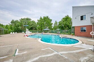 900 Governors Dr, Unit #22 in Winthrop, MA - Foto de edificio - Building Photo